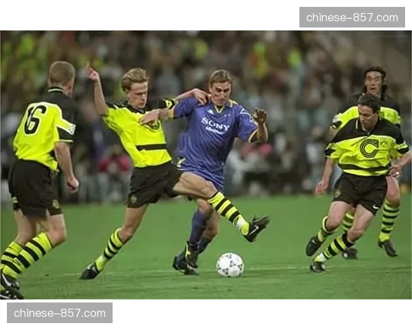 业余联赛观察:德甲战术风潮下渗,德国地区联赛也兴起“肋部渗透”热 业余联赛观察:德甲战术风潮下渗,德国地区联赛也兴起“肋部渗透”热