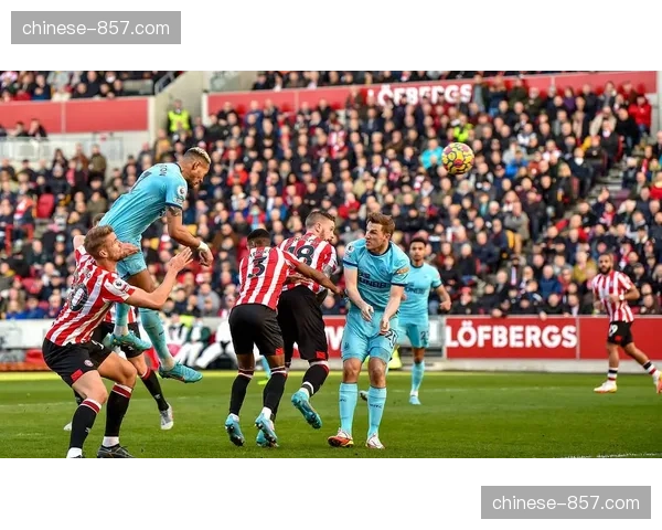 实时:布伦特福德vs纽卡斯尔半场战罢,双方1-1进入更衣室